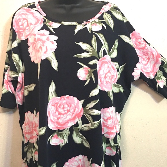 LuLaRoe Tops - ✅SALE✅❤️LULAROE IRMA Rose Print❤️